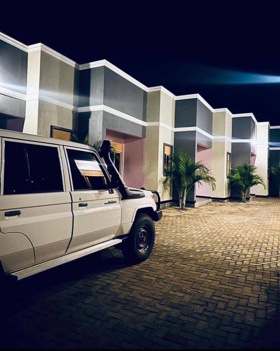 Onyx Motel And Suites Mbarara Ngoại thất bức ảnh