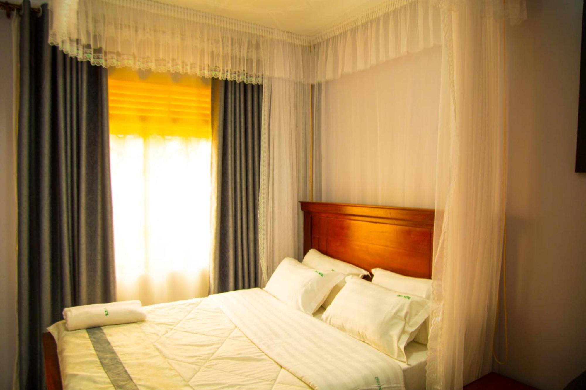 Onyx Motel And Suites Mbarara Ngoại thất bức ảnh